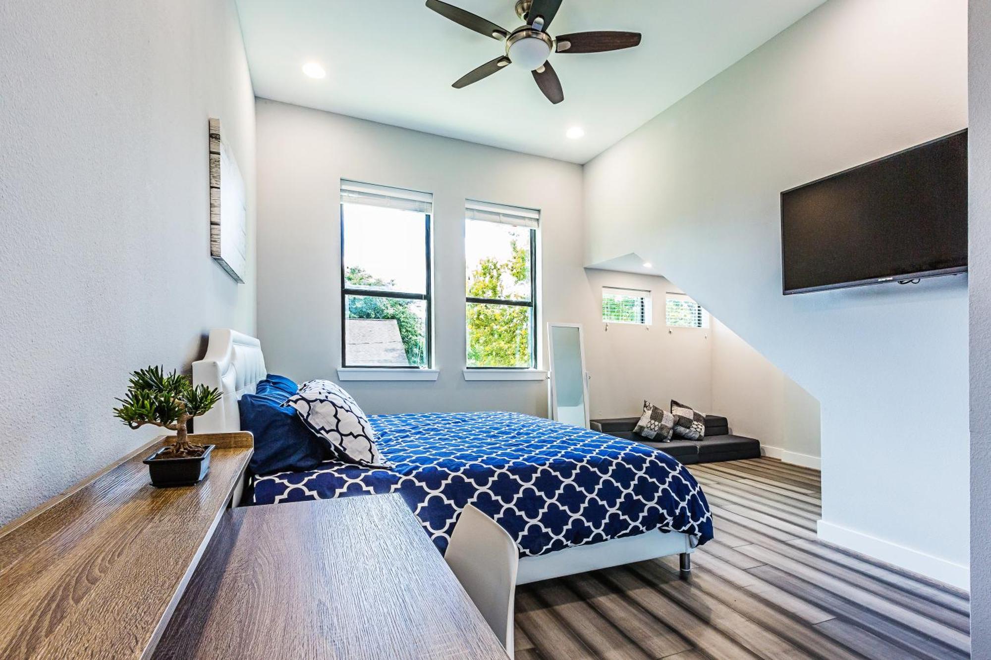 Deluxe King Suite