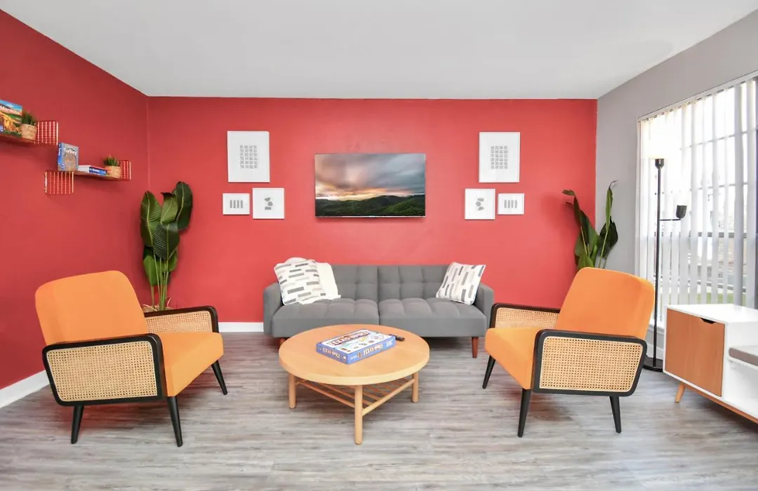 Modern Private Room, Pool, Wi-Fi, Working Space-1